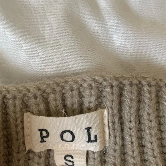 ♡• SOLD!! Pol Sweater | Size S - Picture 4 of 4